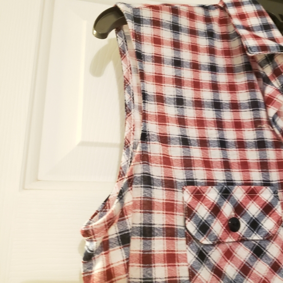 Checkered collared sleeveless top - Picture 3 of 3